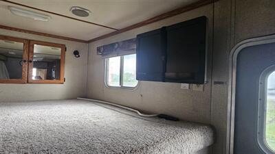 2007 FEATHERLITE HORSE TRAILER  8547 - Photo 46 - Spring Valley, MN 55975