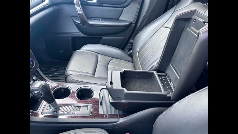2016 Chevrolet Traverse LTZ - Photo 26 - Spring Valley, MN 55975