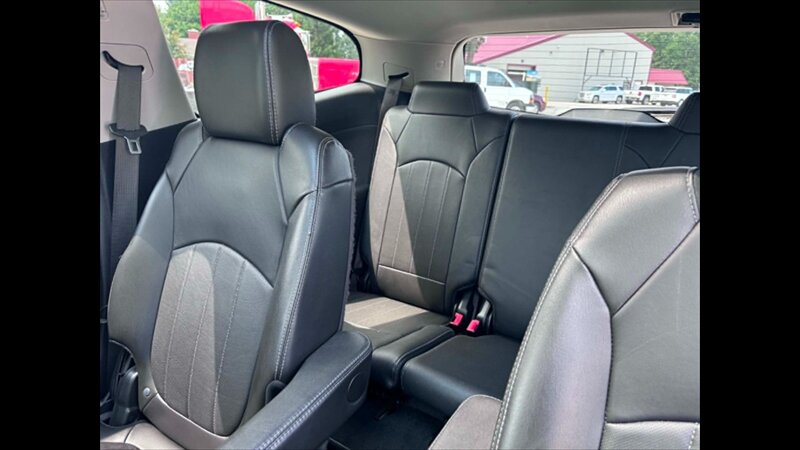 2016 Chevrolet Traverse LTZ - Photo 15 - Spring Valley, MN 55975
