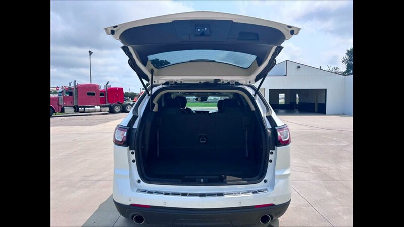 2016 Chevrolet Traverse LTZ - Photo 8 - Spring Valley, MN 55975