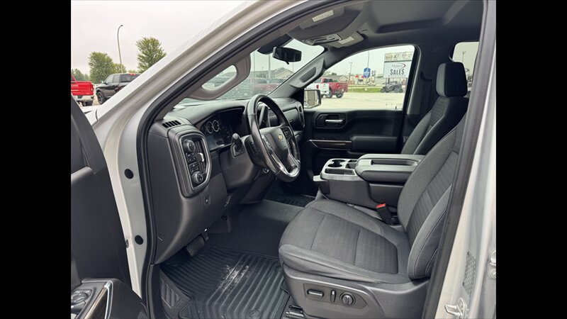 2019 Chevrolet Silverado 1500 LT   - Photo 12 - Spring Valley, MN 55975