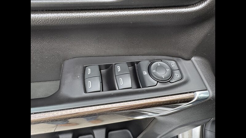 2019 Chevrolet Silverado 1500 LT   - Photo 10 - Spring Valley, MN 55975