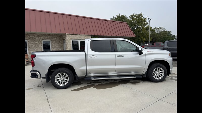 2019 Chevrolet Silverado 1500 LT   - Photo 8 - Spring Valley, MN 55975