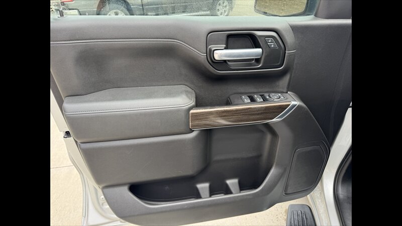 2019 Chevrolet Silverado 1500 LT   - Photo 9 - Spring Valley, MN 55975