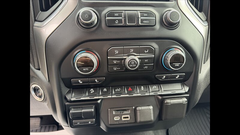 2019 Chevrolet Silverado 1500 LT   - Photo 15 - Spring Valley, MN 55975