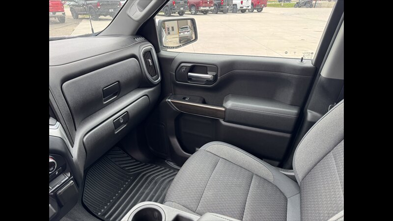 2019 Chevrolet Silverado 1500 LT   - Photo 17 - Spring Valley, MN 55975