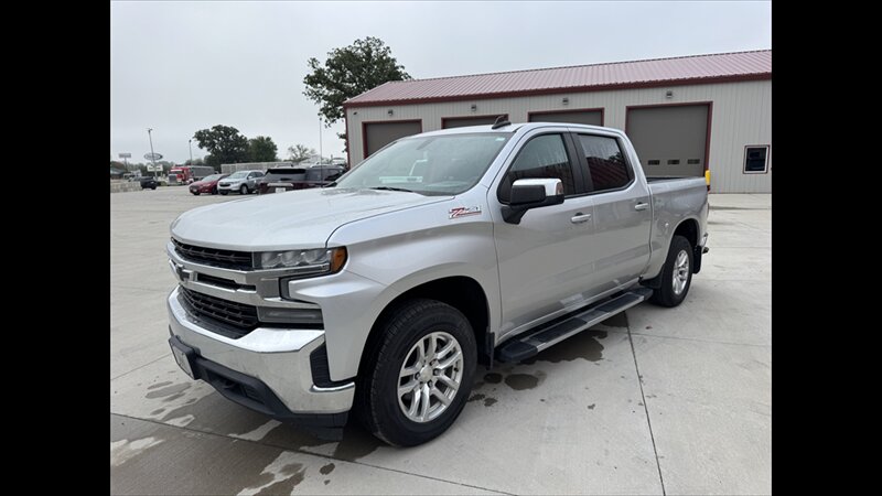 2019 Chevrolet Silverado 1500 LT   - Photo 3 - Spring Valley, MN 55975