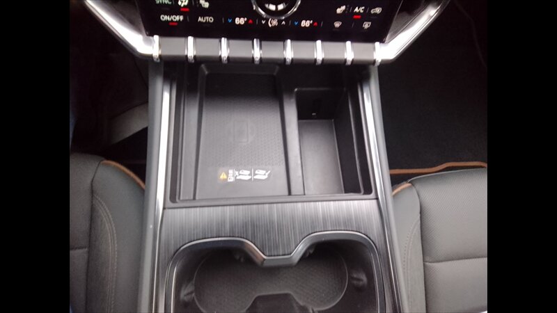 2025 GMC Acadia AT4 - Photo 21 - Spring Valley, MN 55975