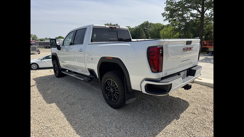 2024 GMC Sierra 3500 DENALI - Photo 5 - Spring Valley, MN 55975