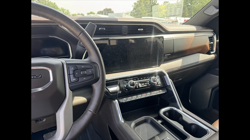 2024 GMC Sierra 3500 DENALI - Photo 14 - Spring Valley, MN 55975