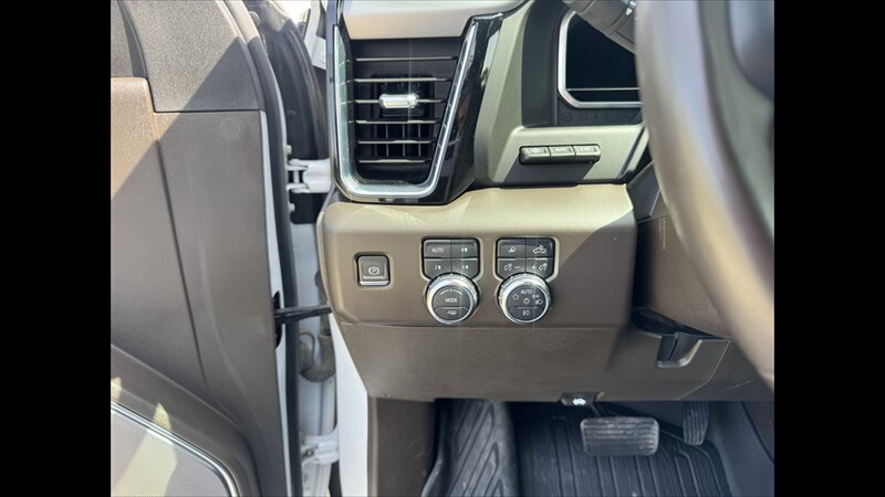 2024 GMC Sierra 3500 DENALI - Photo 11 - Spring Valley, MN 55975