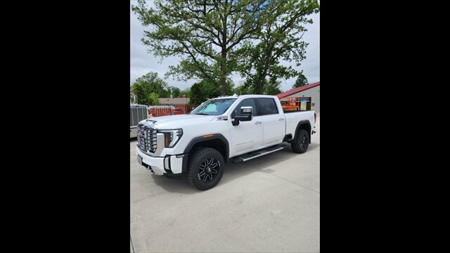 2024 GMC Sierra 3500 DENALI - Photo 4 - Spring Valley, MN 55975