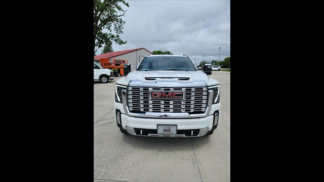 2024 GMC Sierra 3500 DENALI - Photo 5 - Spring Valley, MN 55975
