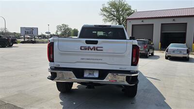 2021 GMC Sierra 2500 SLT   - Photo 11 - Spring Valley, MN 55975