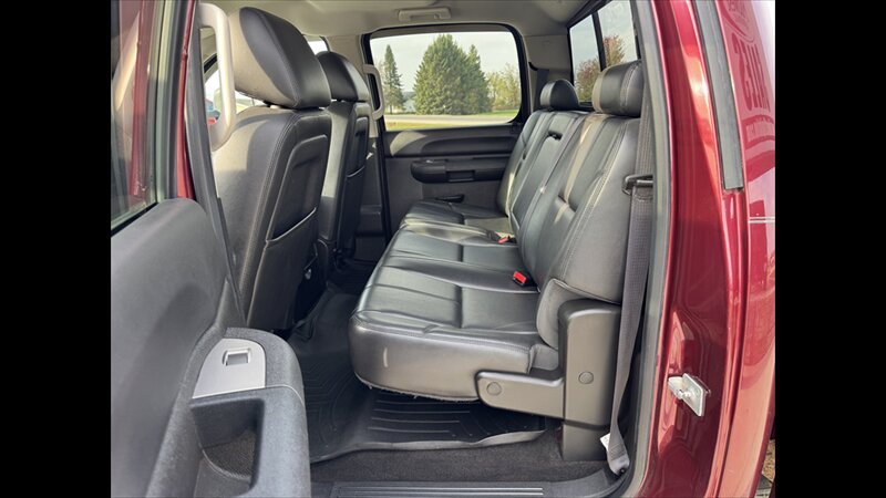 2014 GMC Sierra 2500 SLE - Photo 16 - Spring Valley, MN 55975