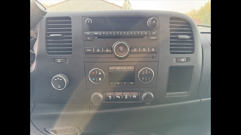 2014 GMC Sierra 2500 SLE - Photo 10 - Spring Valley, MN 55975