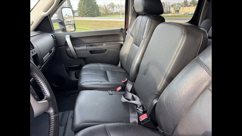 2014 GMC Sierra 2500 SLE - Photo 13 - Spring Valley, MN 55975