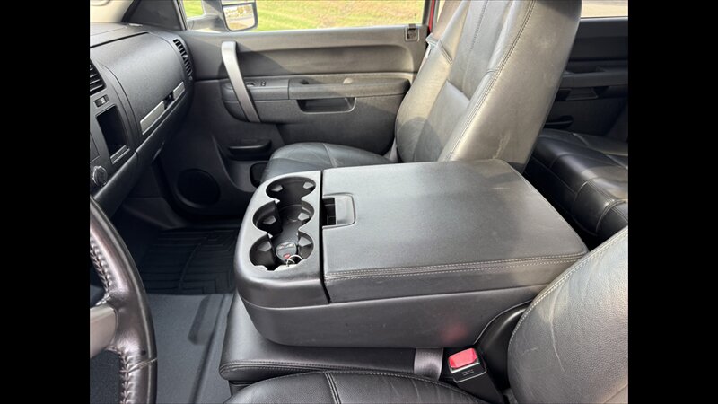 2014 GMC Sierra 2500 SLE - Photo 11 - Spring Valley, MN 55975