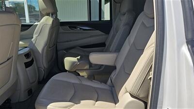 2020 Cadillac Escalade Premium Luxury   - Photo 13 - Spring Valley, MN 55975