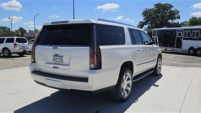 2020 Cadillac Escalade Premium Luxury   - Photo 5 - Spring Valley, MN 55975