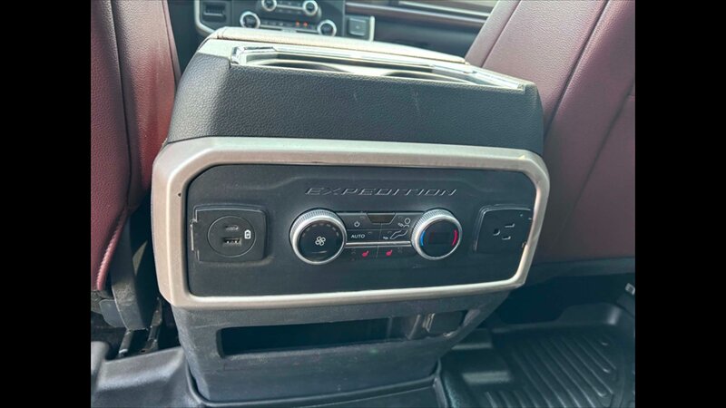 2022 Ford Expedition MAX Limited - Photo 17 - Spring Valley, MN 55975