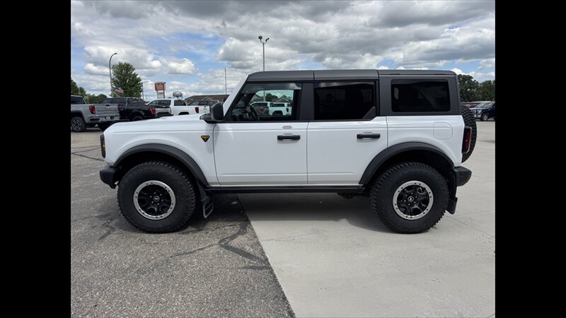 2022 Ford Bronco Big Bend Advanced - Photo 3 - Spring Valley, MN 55975
