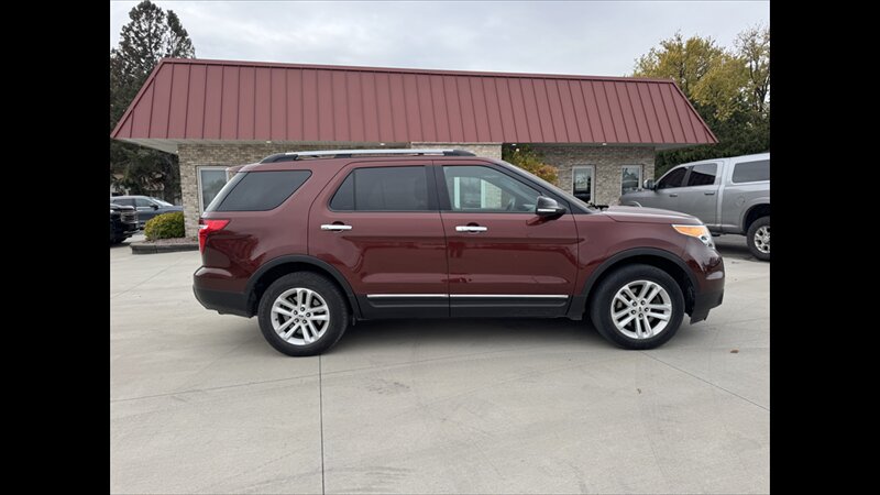 2015 Ford Explorer XLT   - Photo 2 - Spring Valley, MN 55975