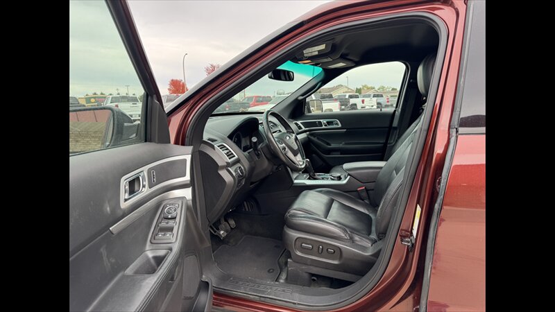 2015 Ford Explorer XLT   - Photo 6 - Spring Valley, MN 55975