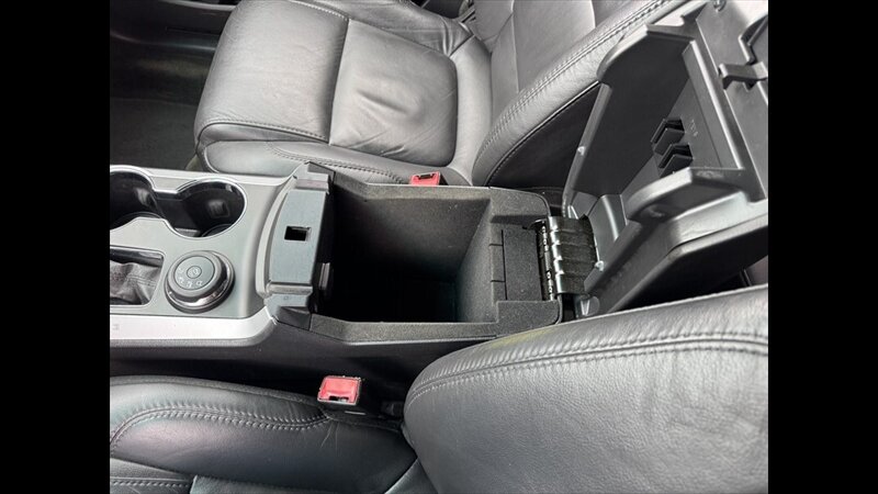 2015 Ford Explorer XLT   - Photo 12 - Spring Valley, MN 55975