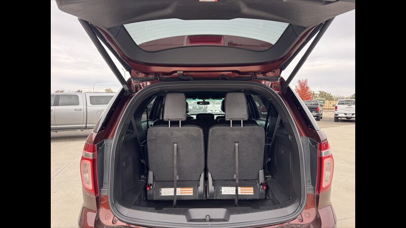 2015 Ford Explorer XLT   - Photo 18 - Spring Valley, MN 55975