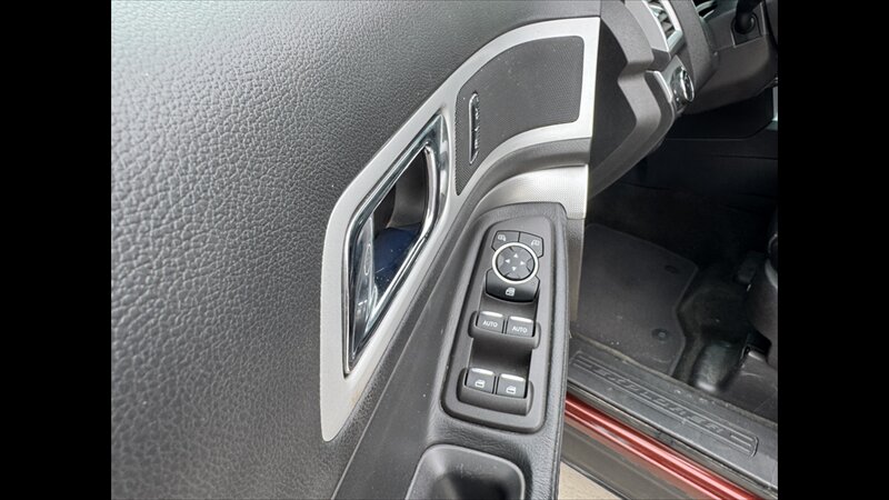 2015 Ford Explorer XLT   - Photo 7 - Spring Valley, MN 55975