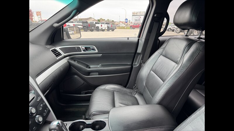 2015 Ford Explorer XLT   - Photo 14 - Spring Valley, MN 55975