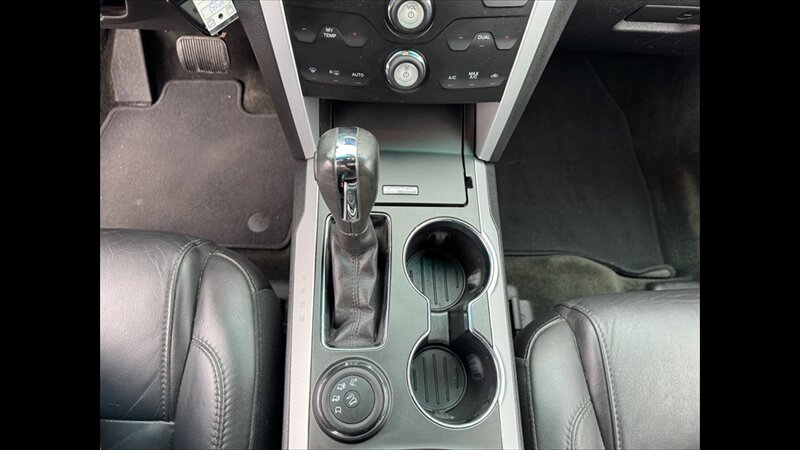 2015 Ford Explorer XLT   - Photo 11 - Spring Valley, MN 55975