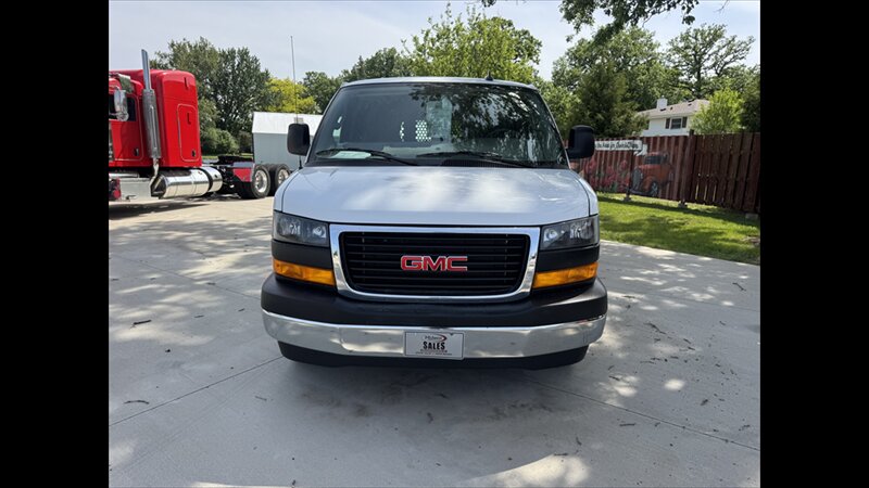 2025 GMC Savana 2500 - Photo 5 - Spring Valley, MN 55975