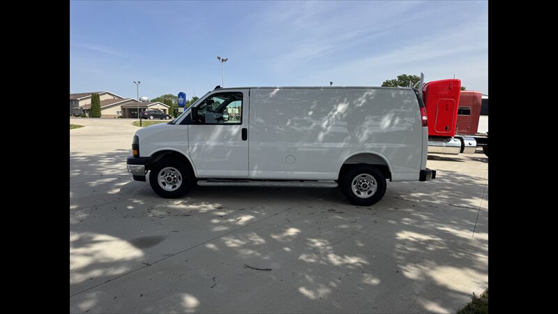 2025 GMC Savana 2500 - Photo 4 - Spring Valley, MN 55975