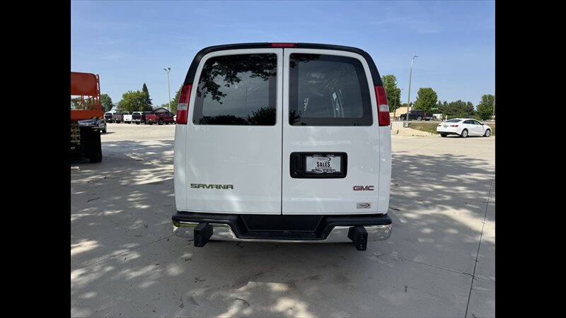 2025 GMC Savana 2500 - Photo 6 - Spring Valley, MN 55975
