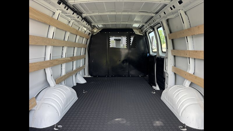 2025 GMC Savana 2500 - Photo 8 - Spring Valley, MN 55975