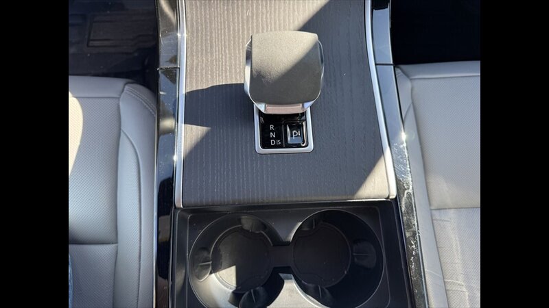 2024 Land Rover Range Rover DYNAMIC P400 Velar - Photo 13 - Spring Valley, MN 55975