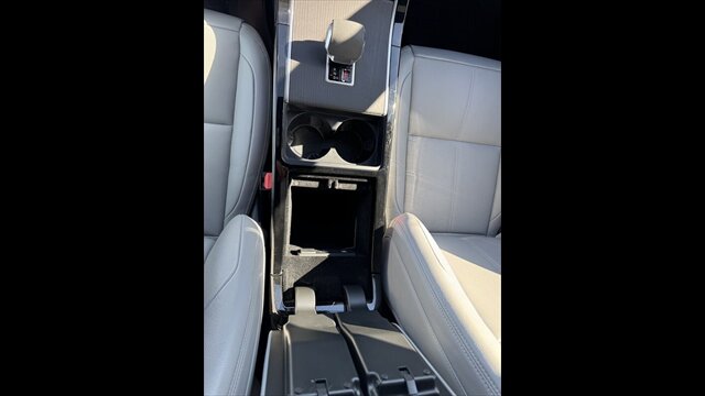 2024 Land Rover Range Rover DYNAMIC P400 Velar - Photo 16 - Spring Valley, MN 55975