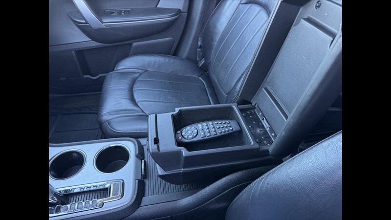 2010 GMC Acadia SLT-2   - Photo 15 - Spring Valley, MN 55975