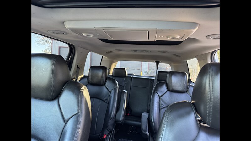 2010 GMC Acadia SLT-2   - Photo 17 - Spring Valley, MN 55975