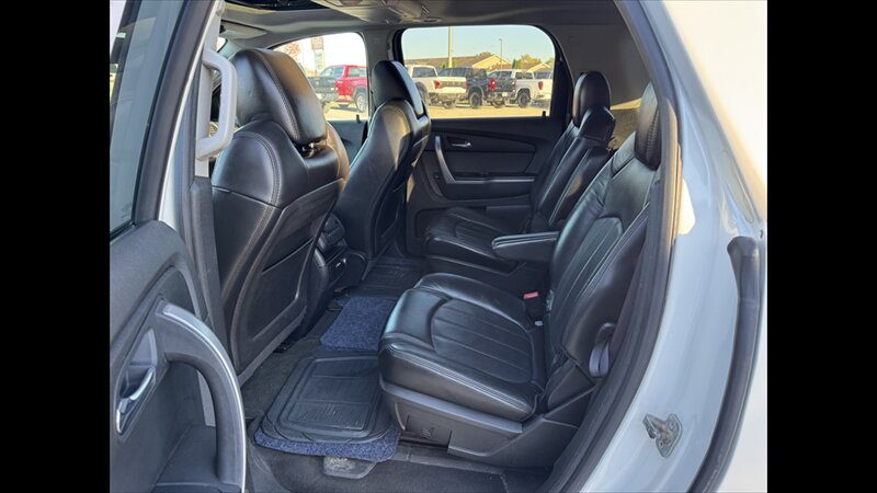 2010 GMC Acadia SLT-2   - Photo 18 - Spring Valley, MN 55975