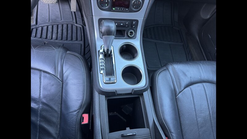 2010 GMC Acadia SLT-2   - Photo 14 - Spring Valley, MN 55975