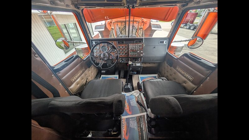 2000 KENWORTH W900 - Photo 9 - Spring Valley, MN 55975