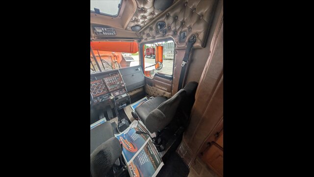 2000 KENWORTH W900 - Photo 11 - Spring Valley, MN 55975