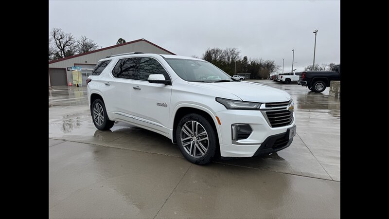 2023 Chevrolet Traverse High Country   - Photo 1 - Spring Valley, MN 55975
