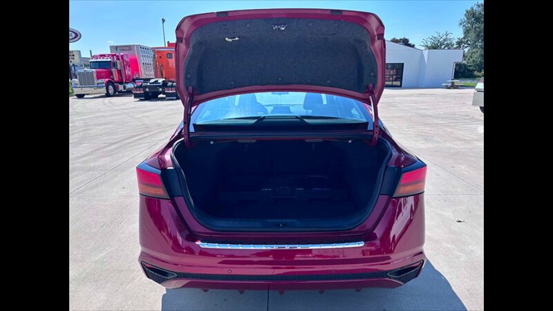 2022 Nissan Altima 2.5 SV - Photo 9 - Spring Valley, MN 55975