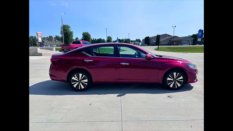 2022 Nissan Altima 2.5 SV - Photo 12 - Spring Valley, MN 55975