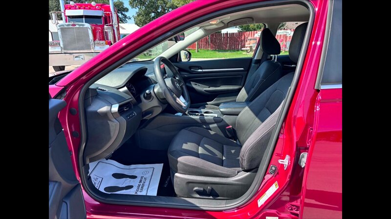 2022 Nissan Altima 2.5 SV - Photo 13 - Spring Valley, MN 55975