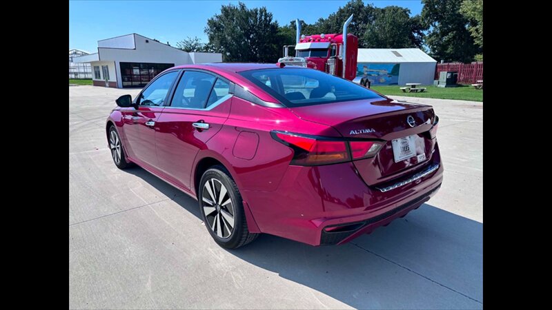 2022 Nissan Altima 2.5 SV - Photo 8 - Spring Valley, MN 55975
